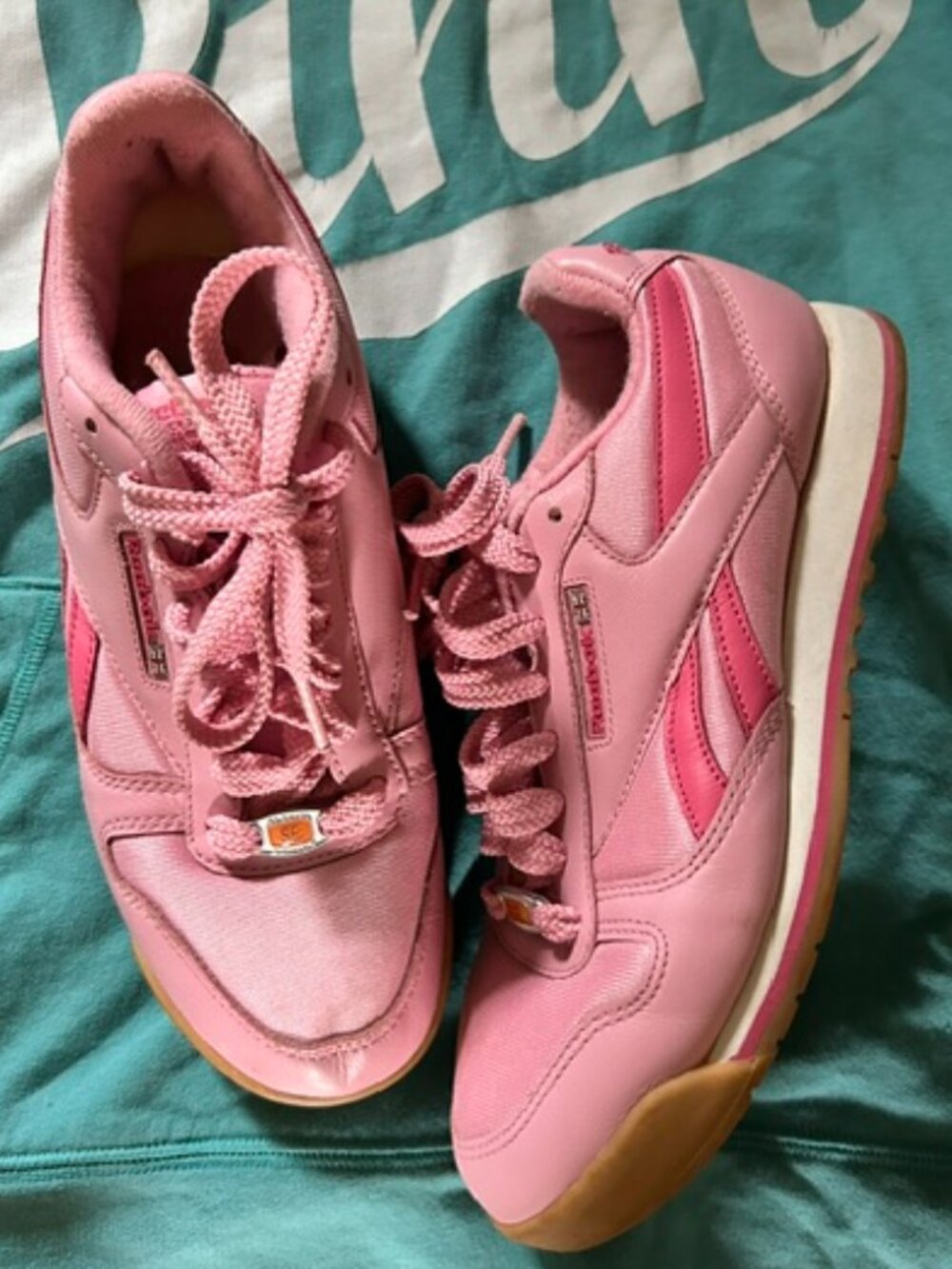 vintage ? Reebok size 71/2 7.5 shoes womens seven pink sneakers tennis shoe